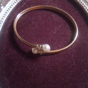 Gold tone with pearly bracelet